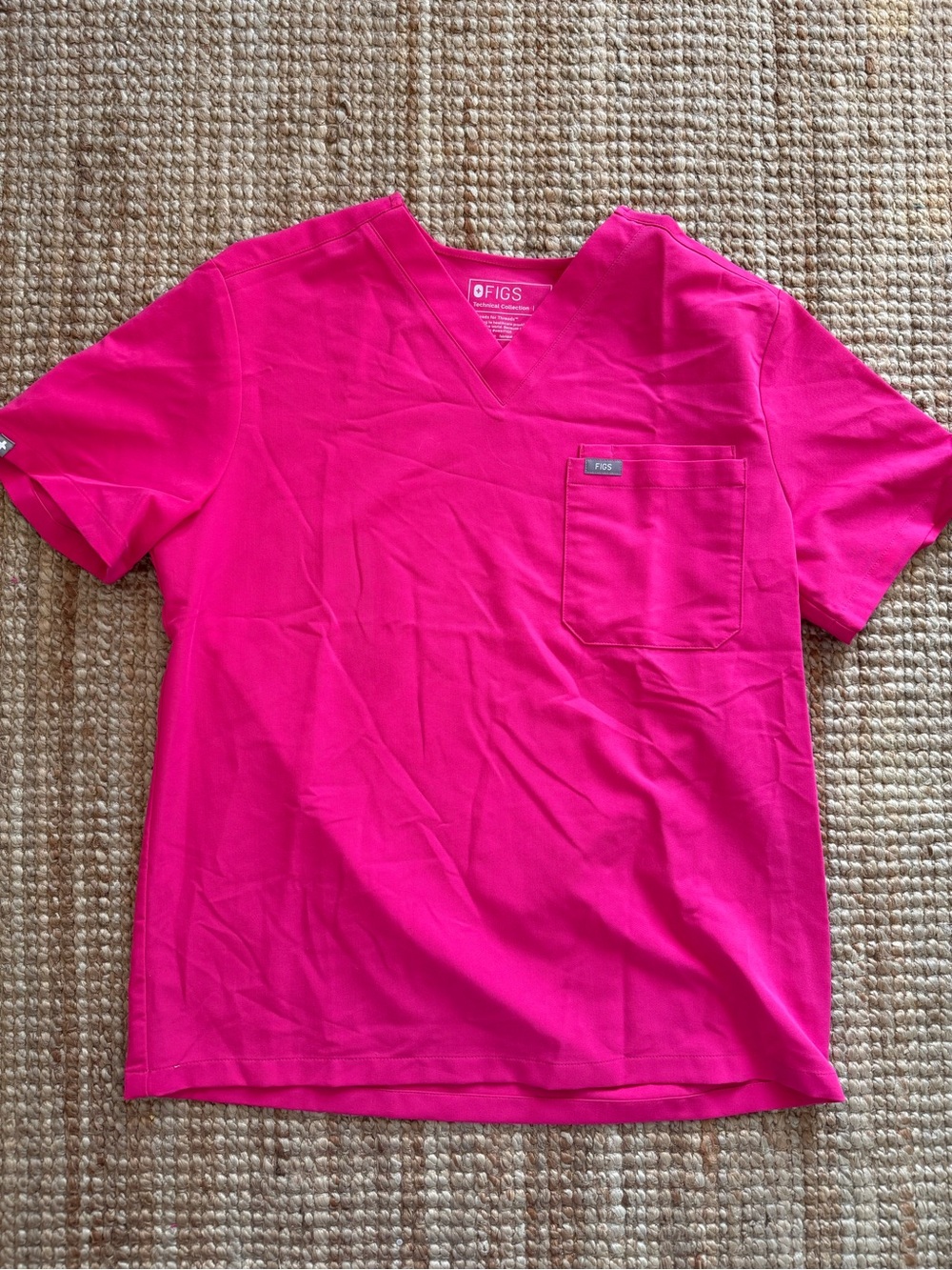 FIGS Technical Collection Leon Scrub Top | Neon Pink | M